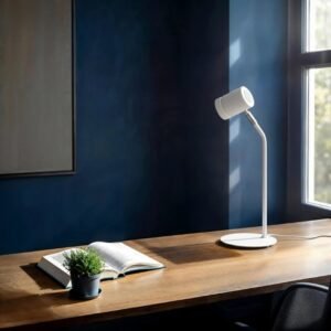 Lámpara de mesa PLASENCIA blanca moderna, ideal para dormitorio, living u oficina.