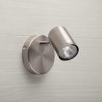 Aplique de pared moderno de acero platil con foco GU10.