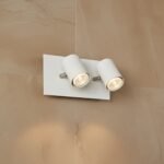 Aplique de pared moderno blanco de acero con dos focos GZ10/GU10, ideal para interior en baños, pasillos o cocinas.