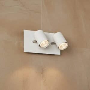 Aplique de pared moderno blanco de acero con dos focos GZ10/GU10, ideal para interior en baños, pasillos o cocinas.