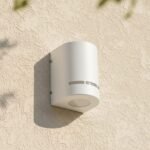 Aplique de pared difusor OPORTO blanco de chapa, estilo moderno, con foco GU-10 para uso interior.