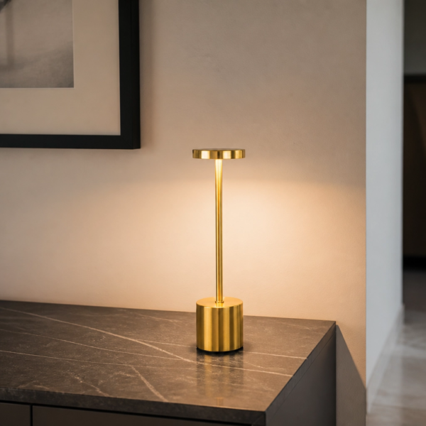 Velador Led Lamparas de Mesa - Velador Led Iërmaine — Metal y ABS dorado, regulable con USB (LED) ambiente alternativo | Lampamac