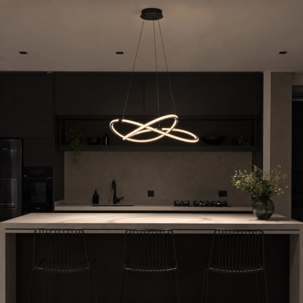 Termini | Colgante Metal Moderno Sofisticado Escultural LED sobre isla de cocina argentina, ambiente cálido de noche