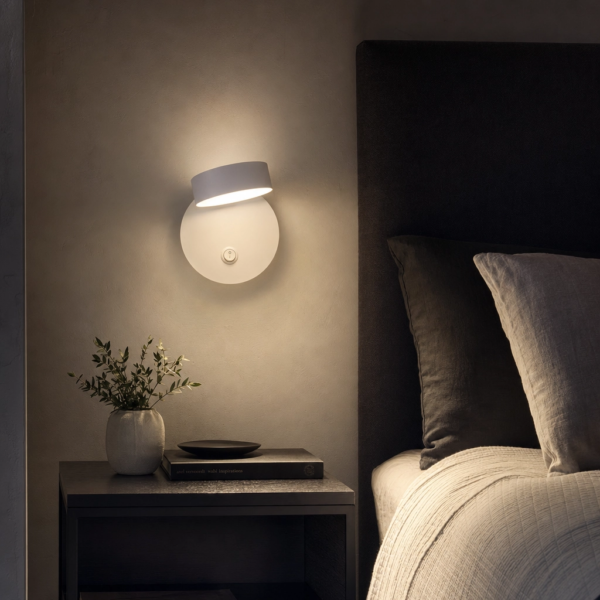 Cutrofiano | Aplique Metal Moderno Práctico Lector LED en dormitorio moderno argentino