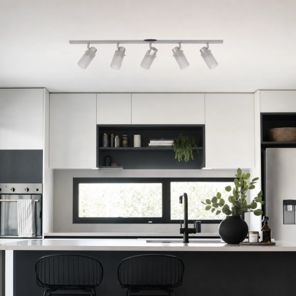 Castelvetrano | Aplique Metal Vidrio Moderno Envolvente Quíntuple Tulipa E27 en cocina moderno argentino