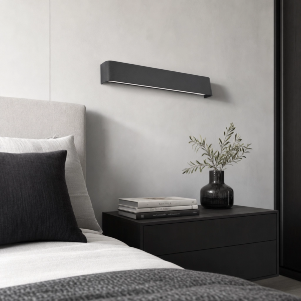 Sommatino | Aplique Aluminio Minimalista Envolvente Lineal Curvo LED en dormitorio moderno argentino